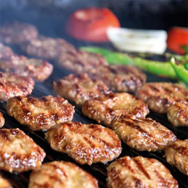 KÖFTE (YARIM PORSİYON) (4 ADET/132GR + 100GR PİLAV İLE)